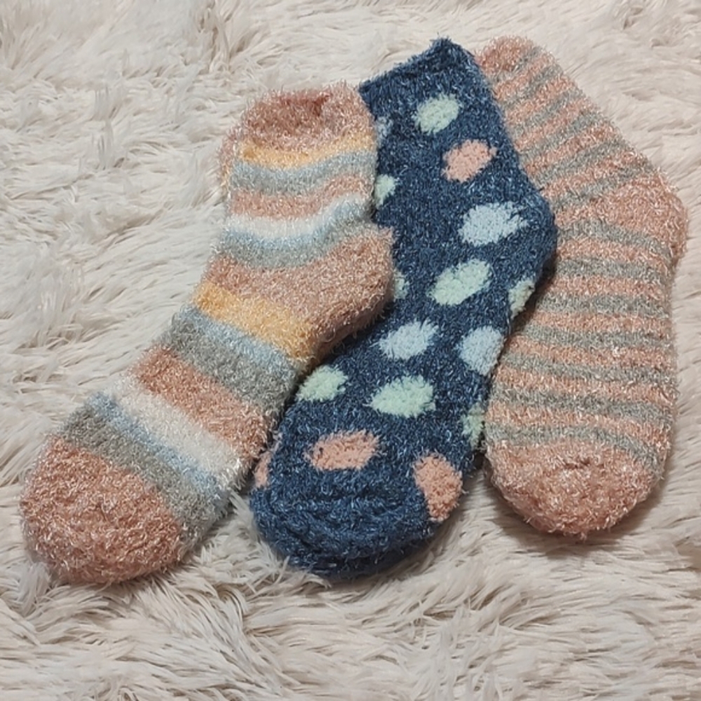 ✨HOST PICK✨🧦 NWOT *Lot Of 3* Cozy Shimmery Quarter Length Socks Women Size 5-8